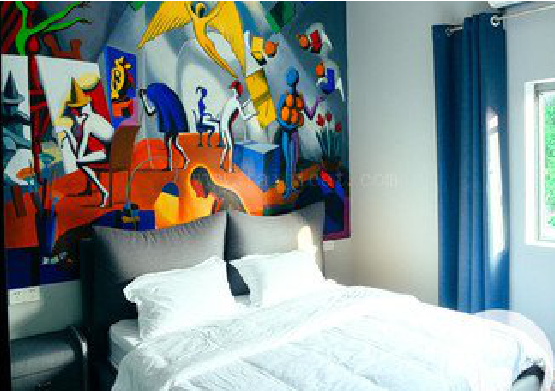 韶山对于酒店的墙体彩绘而言更注重哪些方面？